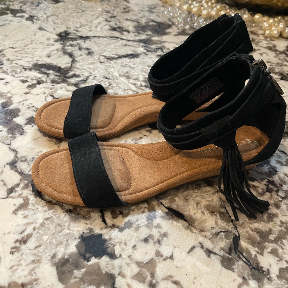 KOOLABURRA BY UGG SUEDE ANKLE STRAP TASSEL WEDGE SANDALS
